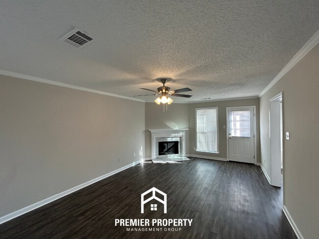 Building Photo - Newly Renovated 3-Bedroom Home for Rent in Memphis, TN - 2-Story Home with Garage & Fenced Yard