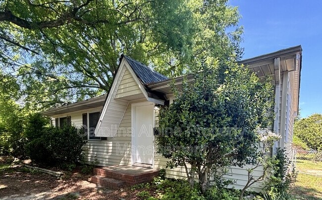 Building Photo - 1210 Cardinal Dr