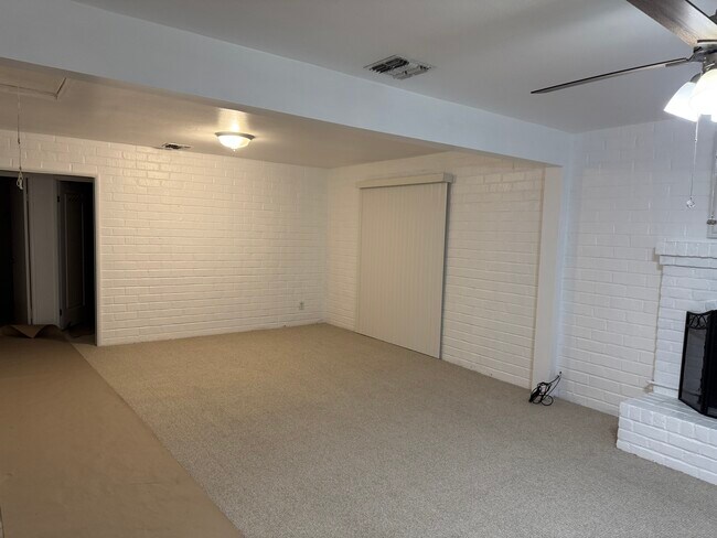 Foto del edificio - 13300 Herron St