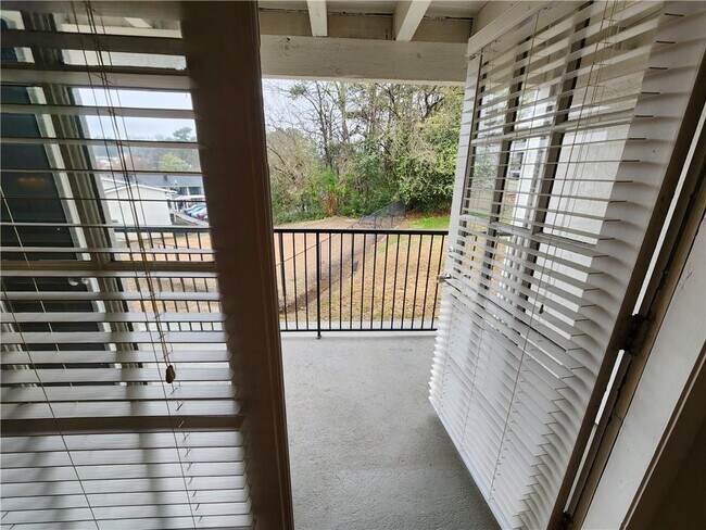 Foto del edificio - 1150 Collier Pl NW
