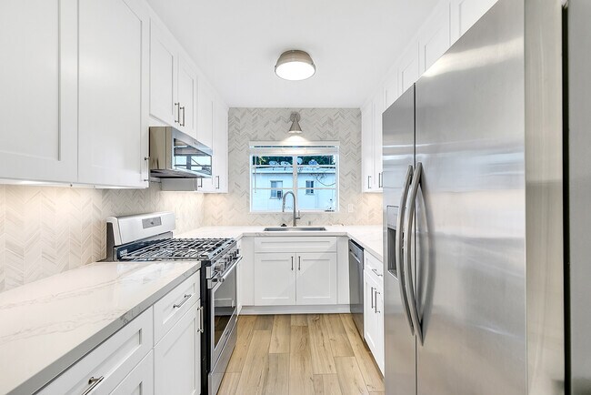 Foto del edificio - 419 Rexford Dr.