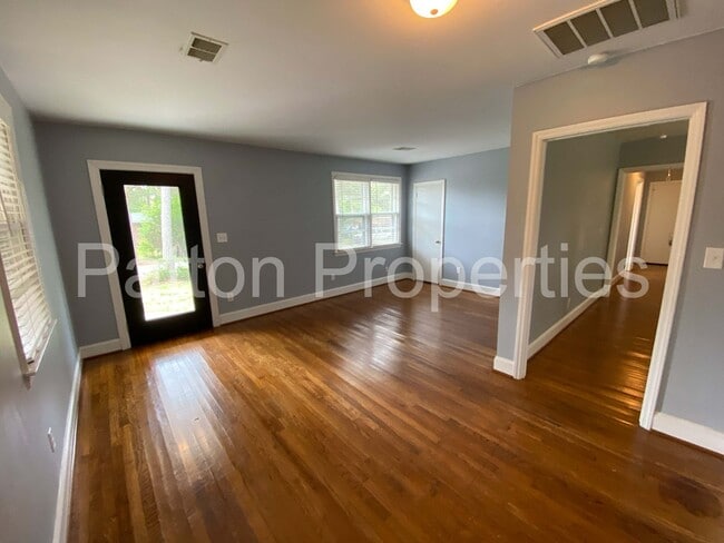 Building Photo - Woodfield Home
