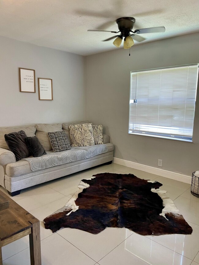 Foto del edificio - 408 SE 12th Ct