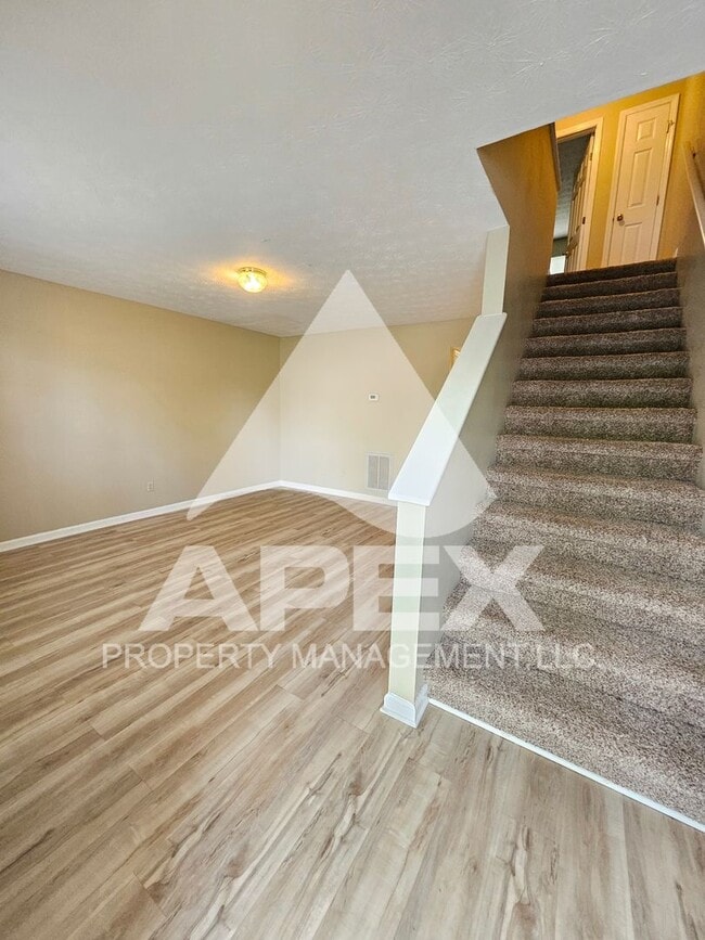 Building Photo - MOVE-IN SPECIAL, $1 RENT!! - Spacious 2Bd - 1.5 Ba Town Home---WEST--CEDAR BLUFF!