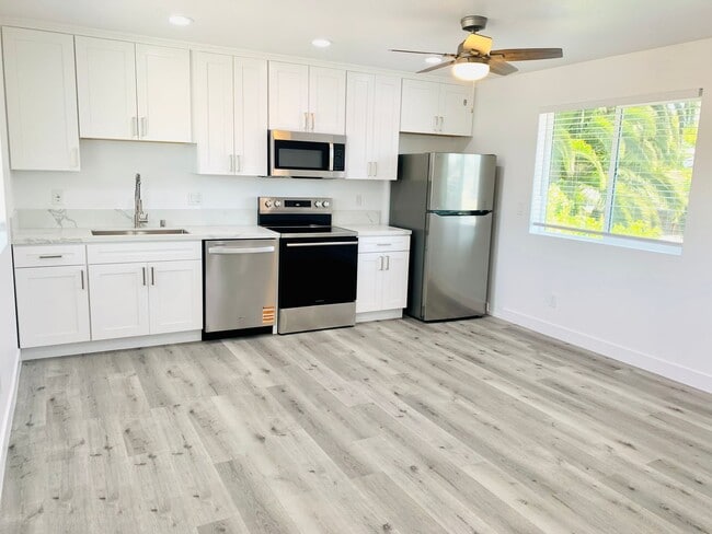 Building Photo - CHARMING Newly Constructed 1BD/BA Availabl...