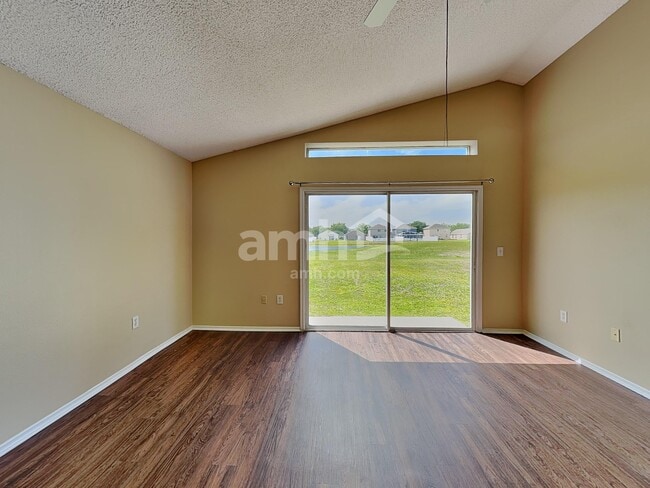 Foto del edificio - 1468 Carey Glen Cir