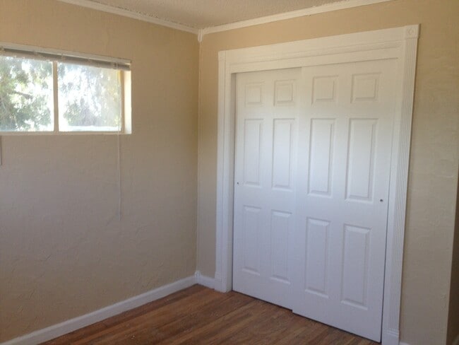 Building Photo - Beautiful 4 Bedroom 2 Bathroom house ( Alta and Decatur )