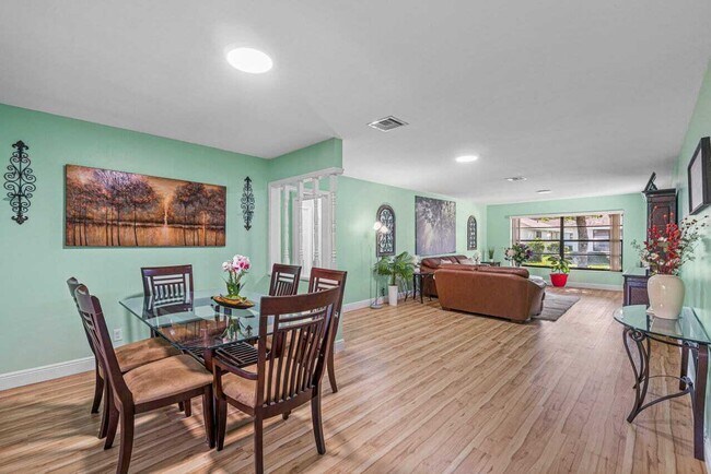 Foto del edificio - 9825 Walnut Tree Way