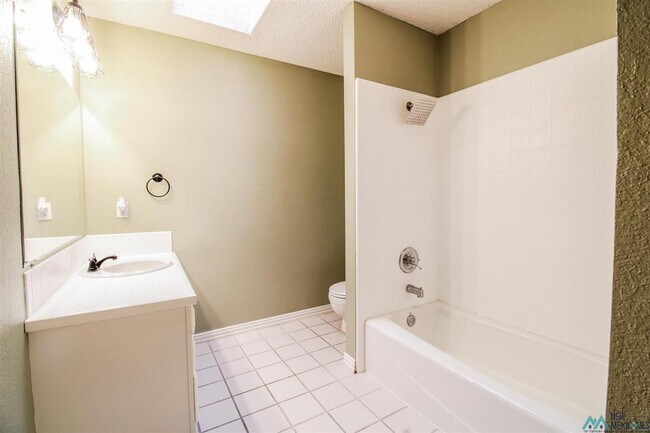 Foto del edificio - 2140 Northglen Dr