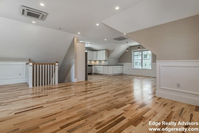 Building Photo - 130 Bigelow St