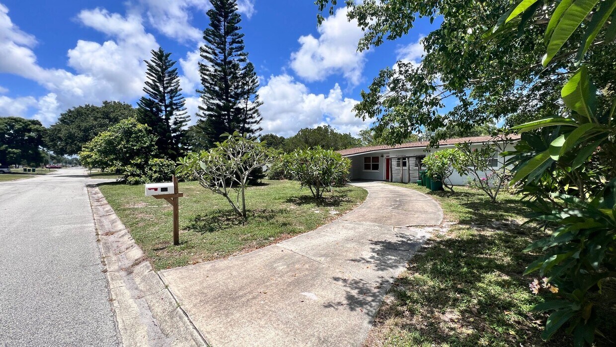 Primary Photo - Lovely 3 Bedroom, 2 Bathroom Home in Melbo...