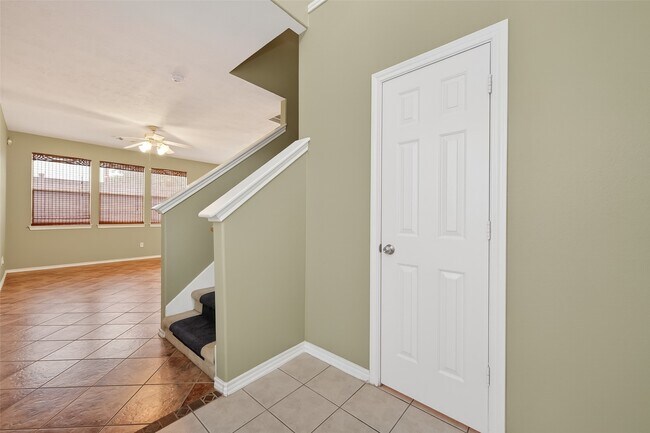 Foto del edificio - 6127 Morningshire Ln