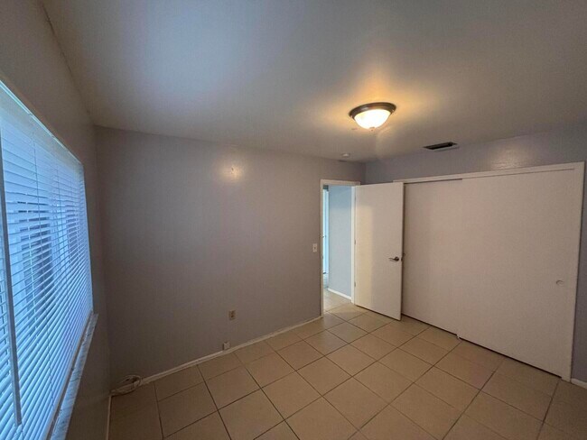 Building Photo - 11421 NW 39th Pl
