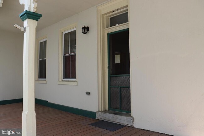 Foto del edificio - 421 Lyceum Ave