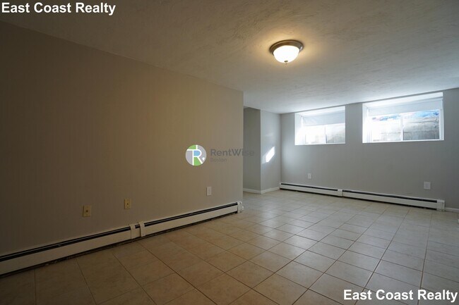 Building Photo - 21 Linden St