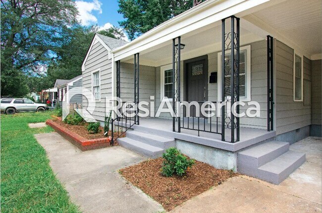 Foto del edificio - Newly Renovated 4 Bedroom home in Grahamwood!