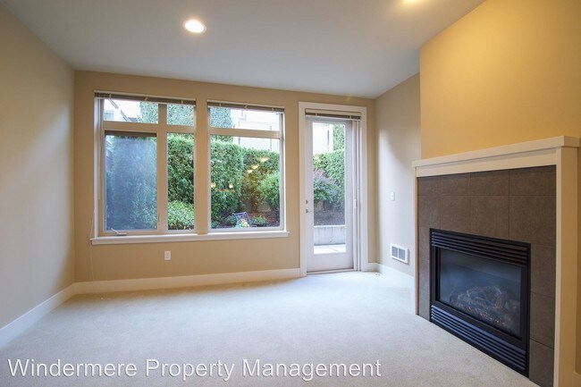 Building Photo - 1 br, 1 bath House - 51 Pine St #201