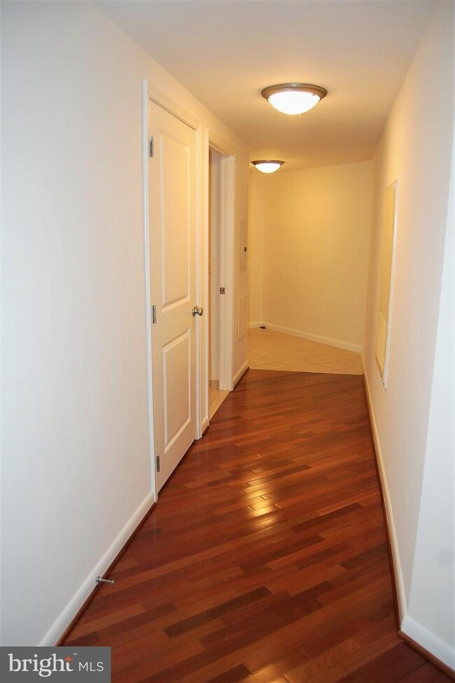 Building Photo - 851 N Glebe Rd