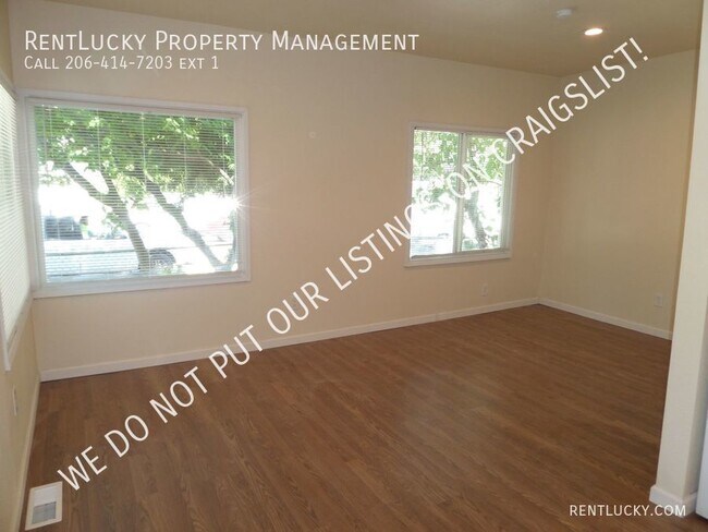 Building Photo - REMODELED & Super-Cute 2-Bedroom unit with...