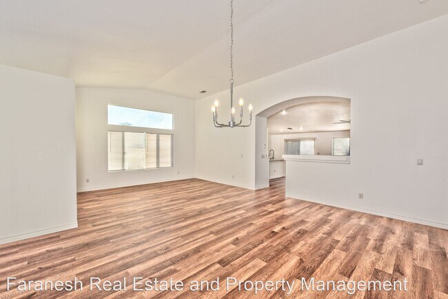 Building Photo - 4 br, 3 bath House - 9087 Ravenhurst St