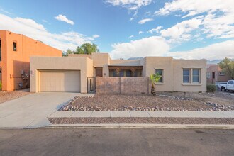 Building Photo - 2927 N Cardell Cir