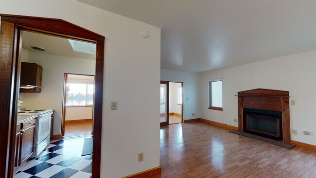 Building Photo - 1321 Prichard Rd E