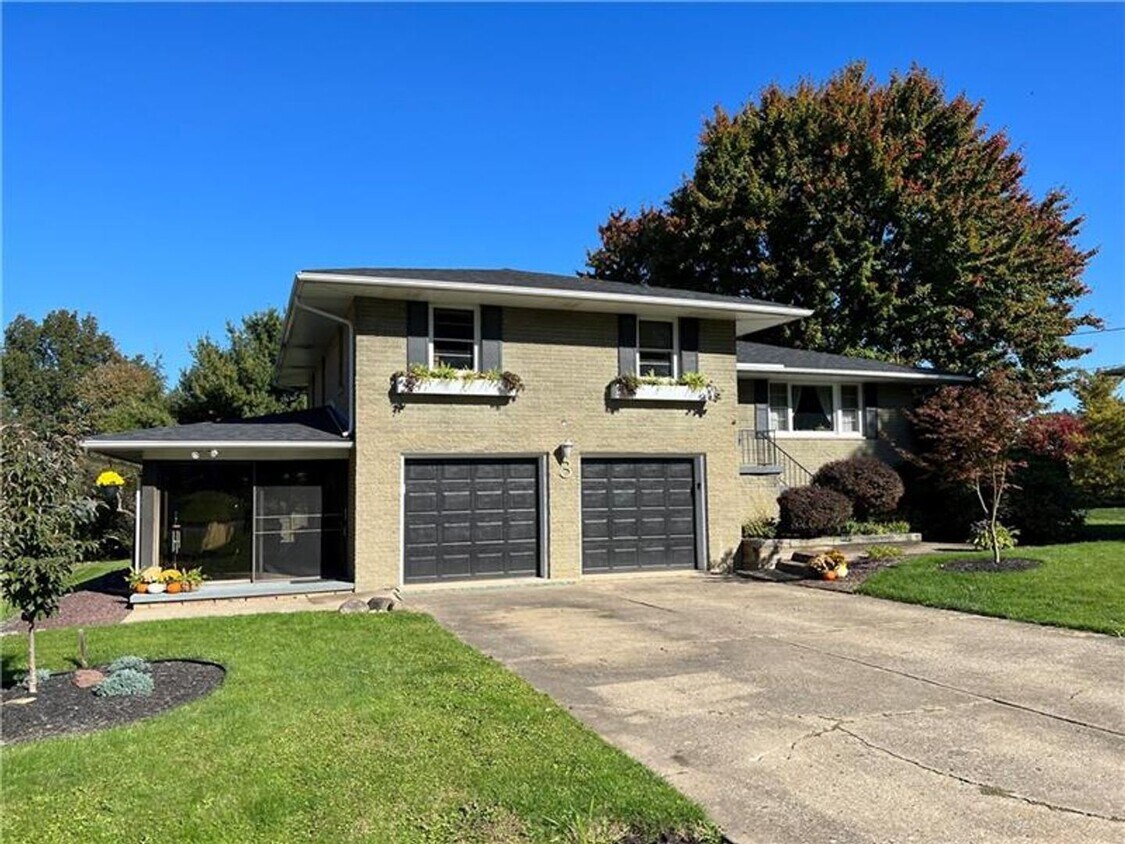 4 br, 1.5 bath House 3 lattavo Dr House Rental in New Castle, PA