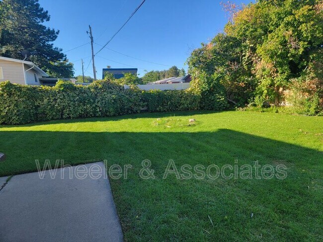 Foto del edificio - 4855 S 250 W