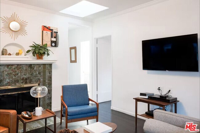 Foto del edificio - 829 Superba Ave