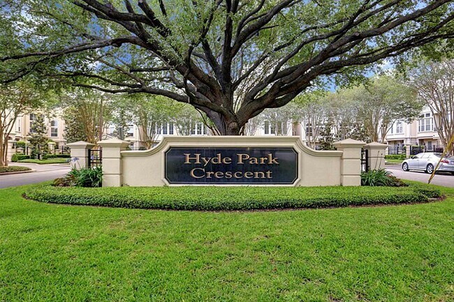 Building Photo - 1515 Hyde Park Blvd