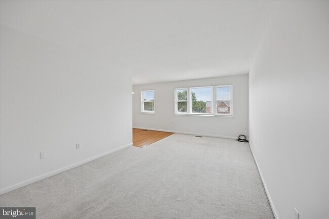 Foto del edificio - 4000 Lyman Dr