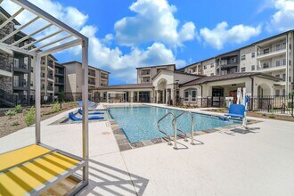 Building Photo - Vista Colina