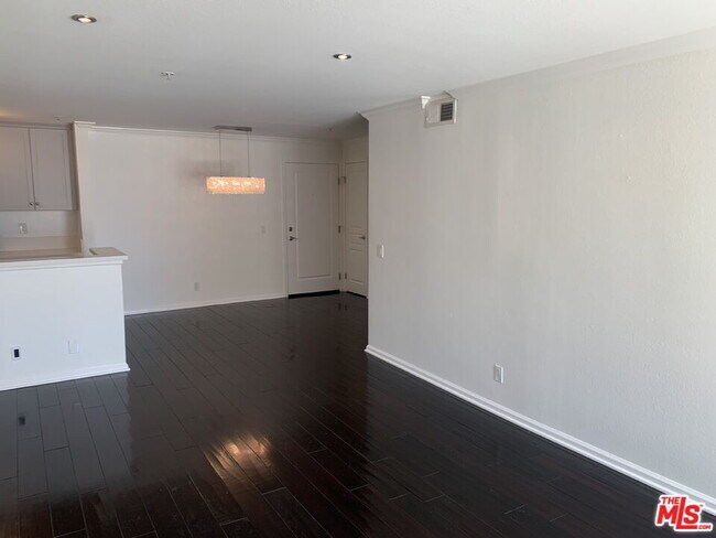 Foto del edificio - 7320 Hawthorn Ave