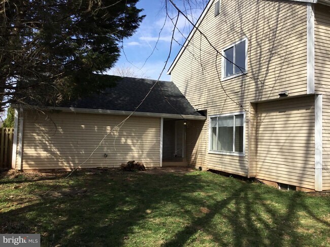 Building Photo - 107 Kale Ave