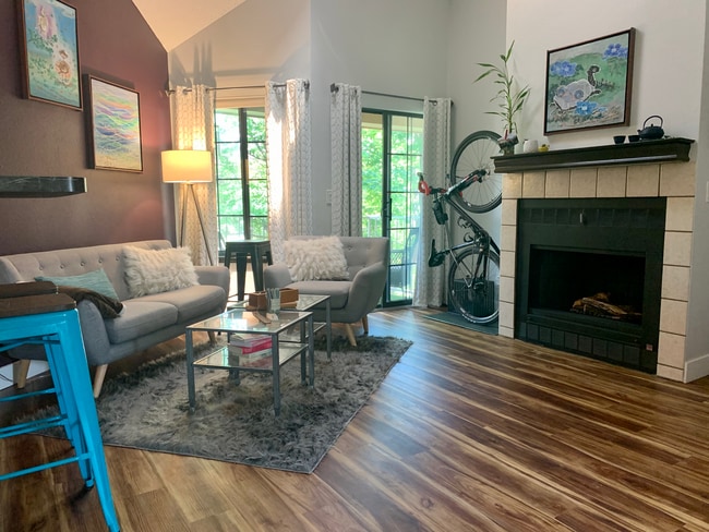 Foto del edificio - 4791 White Rock Cir