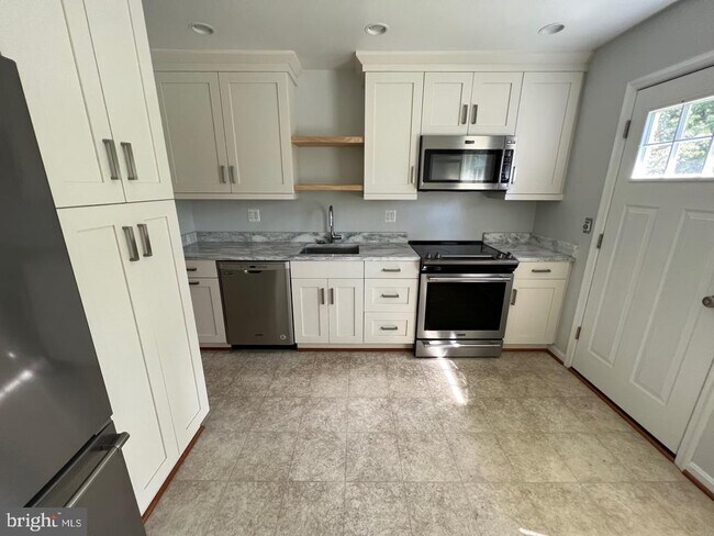 Foto del edificio - 6407 Kenhowe Dr