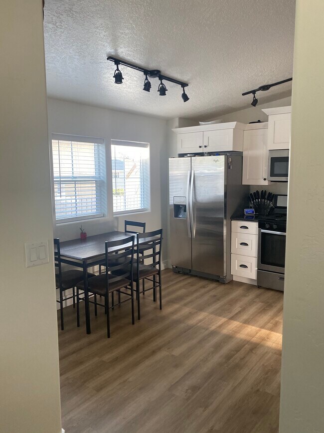 Building Photo - 255 E 400 S