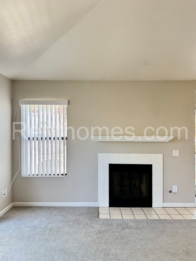 Building Photo - 9438 Twin Trails Dr