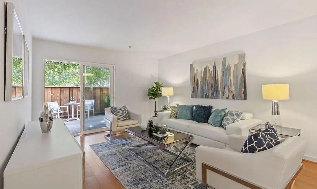 Living room - 6400 Christie Ave (Emeryville, CA)