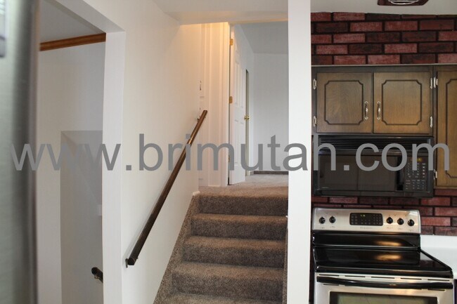 Building Photo - 602 Pioneer Ave