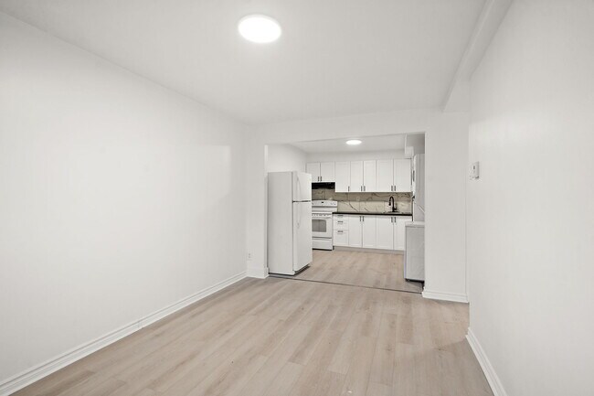 Building Photo - 2555 Davidson