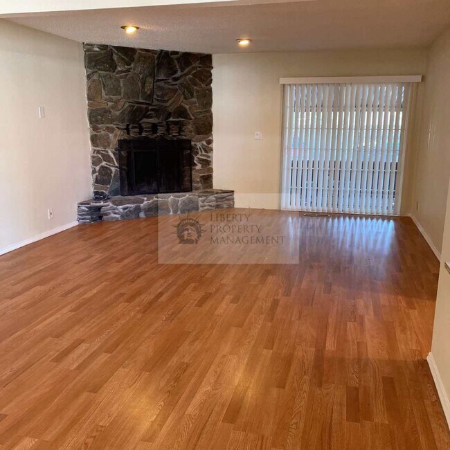 Foto del edificio - 8210 Don Ave