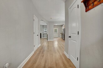 Building Photo - 211 Thalia Rd