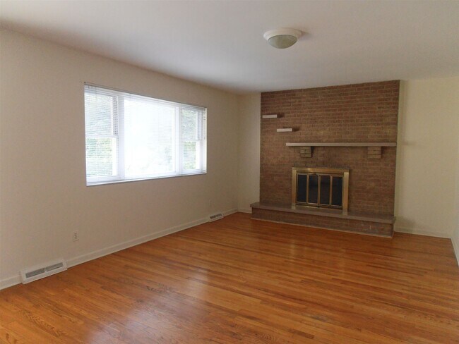 Building Photo - 641 W Skyline Dr