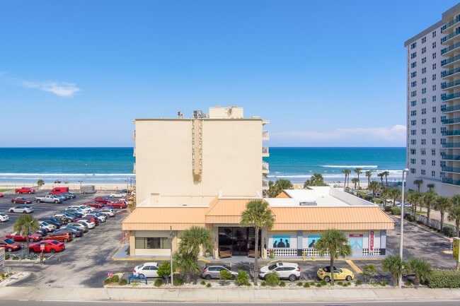 Building Photo - Beachfront Unit in Daytona Beach Shores