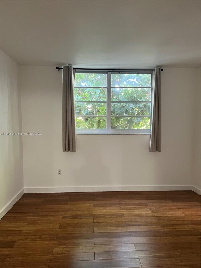 Foto del edificio - 680 NE 64th St