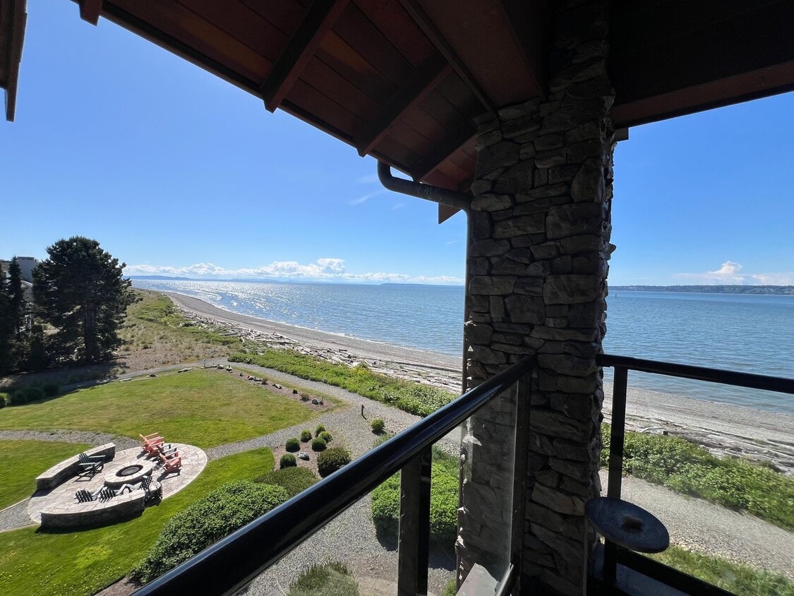 Primary Photo - 2 Bed 2.5 Bath Waterfront Penthouse Condom...