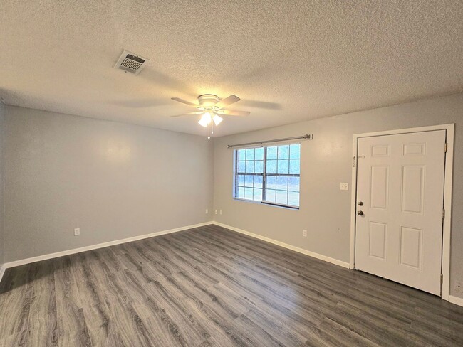 Building Photo - Milton- 2 bedroom/ 1 bath