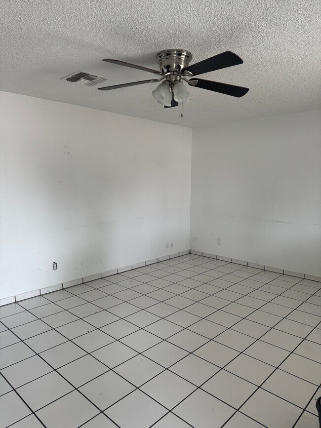 Building Photo - 7602 W Whitton Ave