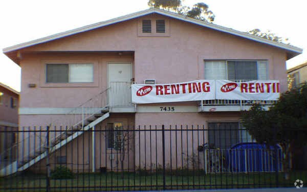 Foto del edificio - 7435 Vineland Ave